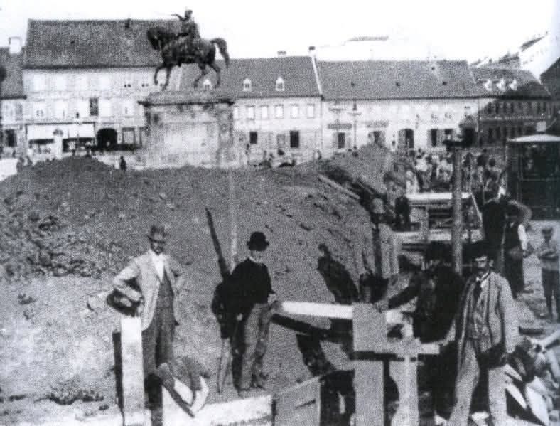 Trg bana Jelačića 1898. godine, gradnja kanala